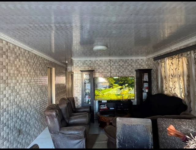 5 BEDROOM HOUSE FOR SALE IN FOREST VILLAGE